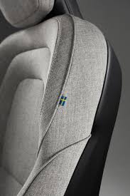 A practical dirt cover with different pockets for the child's toys, which protects the car's upholstery from dirt and stains while the child is sitting in the child seat. Das Modelljahr 2021 Volvo Munchen Autohaus Am Goetheplatz