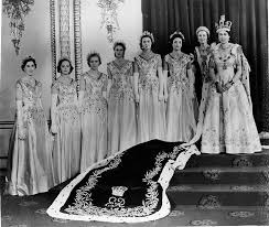 È salita al trono nel 1952 alla morte del padre, il suo regno è il più lungo di tutta la storia britannica e dalla sua incoronazione. Elisabetta Ii Il 2 Giugno Di 67 Anni Fa L Incoronazione Da Incubo