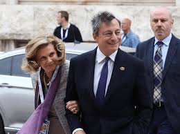 Mario draghi è salito al colle dopo essere stato convocato dal presidente della repubblica, sergio mattarella. Mario Draghi Moglie Chi E Serena Cappelli