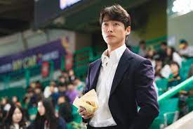 運動電視劇在於充滿花美男的韓劇界中是一個鮮少出現的主題，即使近年各種多元的職業劇在韓劇中也漸漸大放異彩，但以「運動」為主題的電視劇仍然給普羅觀眾一種難以接近的距離。但 2020 年以黑馬之姿殺出一條血路的《金牌救援：stove league》，卻跌破眾人眼鏡，以最高收視率 19.1% 的好成績. åŠ‡è©• é‡'ç‰Œæ•'æ´ Stove League ä¸åªæ˜¯é‹å‹•é›»è¦–åŠ‡ æ˜¯è²¨çœŸåƒ¹å¯¦çš„ç†±è¡€è·å ´åŠ‡ é›»å½±ç¥žæœ