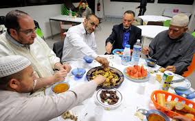 Il demande ensuite qui pense que voilà une vidéo qui m'a été partagée par no pasaran, le thème de la vidéo est sur la tuerie qu'il y a eu à orlando aux usa (il y a un peu plus d'un. Ramadan De La Salive Au Deodorant Le Vrai Faux Du Mois Sacre Des Musulmans Le Parisien