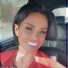 But this time, it's more of a. Freedomroo Katie Price Showcases Her Natural Hair And Pixie Cut In A Beaming Selfie Australiannewsreview