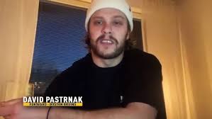 Šikovný hokejista by tak klidně mohl vyměnit kluziště za v nhl se mu v poslední době tolik nedaří, david pastrňák ale sbírá body jinde. David Pastrnak And Girlfriend Rebecca Rohlsson Expecting A Baby Youtube