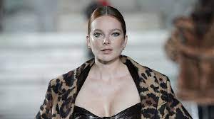 Olyan divatházak, mint a gucci, a chanel, vagy az armani divatbemutatóin. Igy Nezett Ki Mihalik Eniko 13 Es 15 Evesen 24 Hu