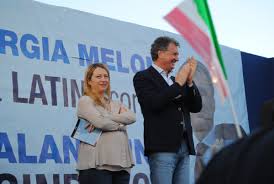 La presidente fdi giorgia meloni ha annunciato la sua prima gravidanza, partecipando al family day al circo massimo. Latina Bagno Di Folla Per Giorgia Meloni Al Settimo Mese Di Gravidanza Il Caffe Tv Mobile
