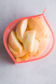 Pat dry, then freeze them lined on a baking sheet. How To Freeze Apples The Easiest Method Sweet Peas Saffron