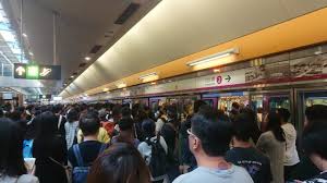 Mtr tin shui wai station platform 2 天水圍站2號月台. ç¤ºå¨è€…ç ´å£žå¤©æ°´åœç«™ä¸€å¸¶è¨­æ–½è¥¿éµå…ƒæœ—å±¯é–€ä¾†å›žæœå‹™æš«åœ Tmhk Truth Media Hong Kong