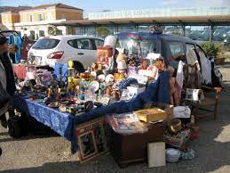 Car Boot Market In Rome In 2021 Car Boot Car Boot Sale Large Cars
