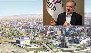 Onlar, modern zamanların tüm acılarını çekiyorlar. Hdp Li Ayhan Bilgen In Belediye Baskani Oldugu Kars Rus Turistlerin Ilgisini Nasil Ceker