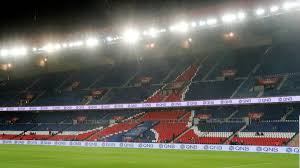 Un club riche qui ambitionne de remporter la ldcet un stade de même pas 50k places. Parc Des Princes Ou Old Trafford Velodrome Ou Dortmund Votez Pour Le Stade De Foot Ultime Eurosport