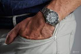The sunburst is very subtle, displaying a subdued fanning in low light and coming to life in bright light with a nicely distributed burst that isn't too flashy or focused. Review Seiko Prospex Spb143j1 Live Photos Price Ch24 Pl