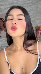 Ana Fiallos's Instagram, Twitter & Facebook