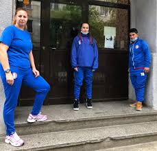 De cele mai multe ori nu avem respect pentru oamenii din jurul nostru.fie parinti,profesori,vecini sau pentru batrani. Fetele De La Fair Play BucureÈ™ti Au Ajutat Persoanele In VarstÄƒ Din Cartier FederaÈ›ia RomanÄƒ De Fotbal