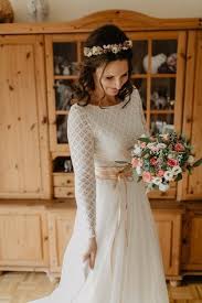 Check spelling or type a new query. Modernes Brautkleid Mit Braut Body Aus Spitze Foto Lichtliebefotografie Brautkleid Braut Brautmode