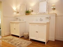 Beadboard De Badezimmer Traditional Bathrooms Ikea Badschrank Keine Fliesen Im Bad Holzboden Wandverkleidung Badezimmer Landhaus Ikea Badschrank Badezimmer