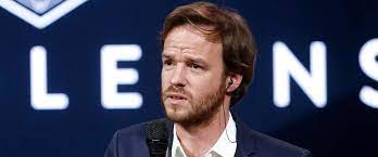 Son fils adoptif, simon, comparaît aujourd'hui devant le tribunal de toulon après avoir été arrêté la bave aux lèvres. Affaire Olivier Duhamel Son Fils Adoptif Simon Fait Une Revelation A La Police