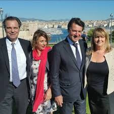 Dp hommes assis à table des discussions. Elections Regionales Paca 2015 Avec C Estrosi Et R Muselier Home Facebook