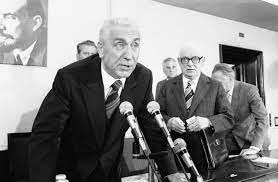 Gierek was born into a miner's family. Upadek Gierka Walka O Wladze W Pzpr Latem 1980 Roku Dzieje Pl Historia Polski
