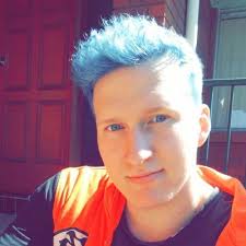 Lachlan Moore (@MooreLachlan)