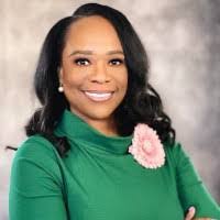 Tracy Roach's Instagram, Twitter & Facebook