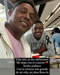 Lágrimas😢 de un padre. Tomás Chalá, hijo del exseleccionado ecuatoriano  Cléber Chalá, falleció este 21 de julio en un accidente de tránsito. El  también jugador de 21 años de edad jugaba en