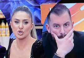 Vesa 'thumbon' çiftin Heidi-Romeo, edhe pse një ditë më parë i uroi dasmën 