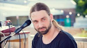 Der Bielefelder Sänger Tim Edler sucht Unterstützer