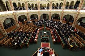 Jun 09, 2021 · a jobbik elnöke néhány héttel korábban közzétett egy hajnali videót, amiben rendőrök állták körbe. Ilyen Elso Felszolalast Meg Nem Latott A Parlament Zoom Hu