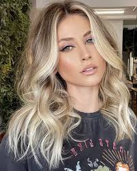 Lisa MacIntyre (lisaquin)