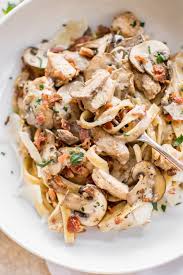 This Chicken Bacon Mushroom Pasta Recipe Is A Quick And Simple Weeknight Dinner It Has A Delic Bacon Mushroom Pasta Mushroom Recipes Pasta Bacon Pasta Recipes