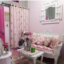 Namun, penghias tembok bukan hanya cat saja, anda juga bisa memilih wallpaper untuk mempercantik dinding rumah anda. Cara Mudah Pasang Wallpaper Cantik Di Dinding Rumah Minimalis Homeshabby Com Design Home Plans Home Decorating And Interior Design