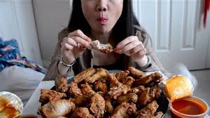 In a small bowl combine baking powder, ½ tsp salt, 2 tsp garlic powder and 1 tbsp lemon zest and stir to combine. Costco Garlic Chicken Wings Gameday Garlic Parmesan Chicken Wings We Were Looking For Something Comforting And Warming Foodbloggermania It