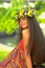 Her Hair Trying To Grow Out My Hair Long But It Won T Look Nearly As Beautiful As Hers Hawaiian Girls Hawaiian Woman Island Girl