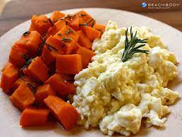Scrambled Egg Whites With Sweet Potatoes Recipe The Beachbody Blog Recipe High Protein Breakfast Recipes High Protein Breakfast Healthy Cooking