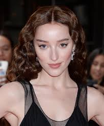 Phoebe Dynevor at the 2022 Met Gala!!! She looks so beautiful!!! 💥❤️ (I'll  be posting quite a bit today so please bear with me 😭🤣) 📸 Getty Images &  shutterstock #bridgerton #bridgertonsonnetflix #