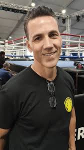 Maximus Castro warming live with trainer Robert Alcazar. It's fight time