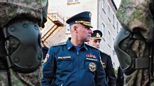 Jun 17, 2021 · глава крыма на лодке, а сотрудники мчс плывут рядом — видео из затопленного города восток крыма начало топить сегодня ночью, на место приехал губернатор сергей аксенов. Glava Mchs Raskritikoval Gubernatora Chuvashii Za Shutku Nad Pozharnym Novosti Strana Kommersant