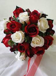 Wedding bouquets red and white. Photo Via Project Wedding Red Wedding Flowers Red Bouquet Wedding Wedding Flowers Red Roses