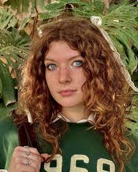 Sara Burge's Instagram, Twitter & Facebook