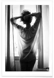 Idee Inspiration Fur Das Portrait Einer Frau Am Fenster Frauenportrait Fotoshooting Shooting Portraitfotografie Portrait Fotografie Ideen Fotoshooting