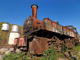 Https Upload Wikimedia Org Wikipedia Commons E E1 Rusty Steam Locomotive In Tua Train Station Jpg Locomotora Tren Locomotoras De Vapor