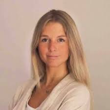 Andrea Pont's Instagram, Twitter & Facebook