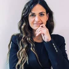 Sheena Hogan's Instagram, Twitter & Facebook