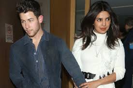 Priyanka chopra jonas is one of the most high profile famous faces to be announced as a new spokesperson for victoria's secret. Nick Jonas Priyanka Chopra Sie Besuchten Baby Archie Nicht Gala De