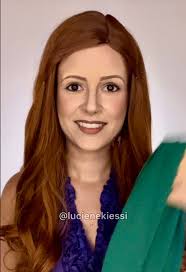 Os Delírios de Consumo de Becky Bloom: A Garota da Echarpe Verde