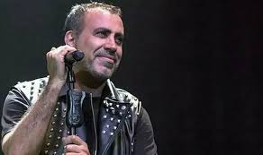 Dünyanın tersine dönüp dönmediğini sorgulattıktan sonra da marka, dünya tersine. Haluk Levent Ten Ornek Davranis