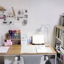 100均アイテムでもok 勉強垢でも見かける みんなが工夫している勉強机の上 デスク収納 page 2 ガールズキャラクターマガジン shuu shuu girl インテリア 収納 勉強部屋のインテリア かわいい部屋の装飾
