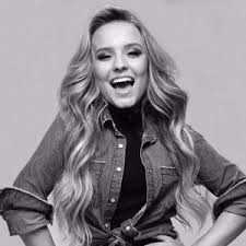 Confira a biografia, os detalhes de seus 10 anos de carreira e todas as notícias sobre ela. Larissa Manoela Tour Announcements 2021 2022 Notifications Dates Concerts Tickets Songkick