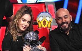 Todo inició cuando los artistas cantaron una canción en el programa mexicano la voz azteca y en su presentación el cantante le besó la mano a beli. Belinda Y Lupillo Rivera Son Novios Fueron Vistos Besandose Mediotiempo