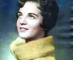 Donna Sparrow's Instagram, Twitter & Facebook